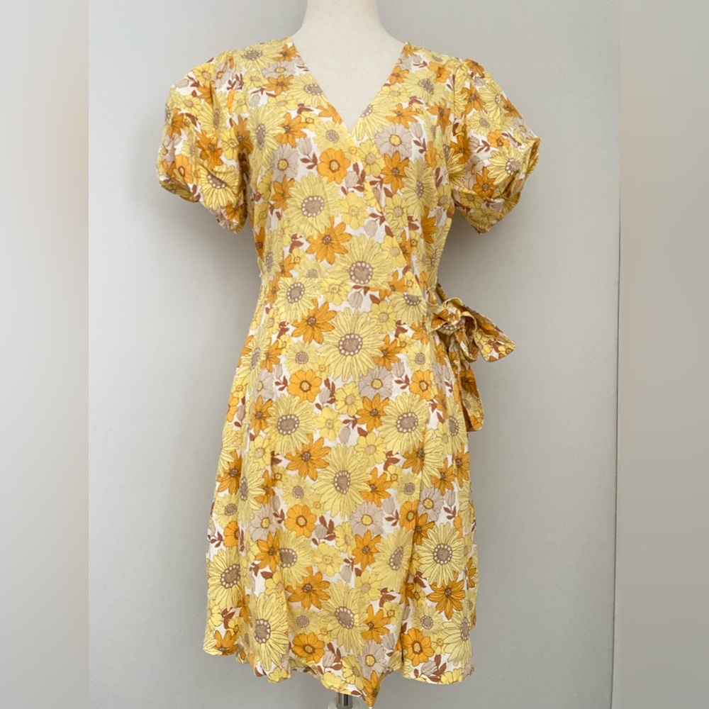 NWOT Forever 21 Puffed Sleeves Wrap Dress